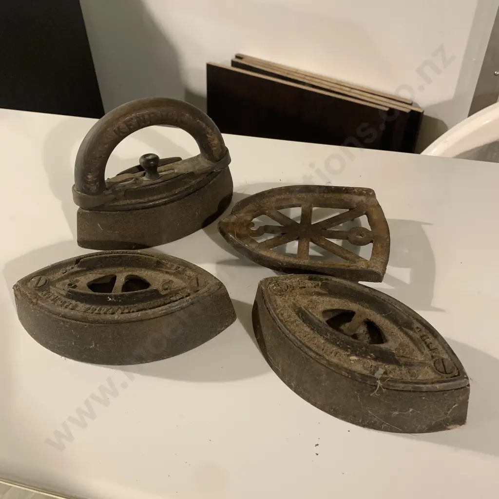 Trio of Vintage Solid Metal Irons 1/2/3 with Stand and Handle Image 1++