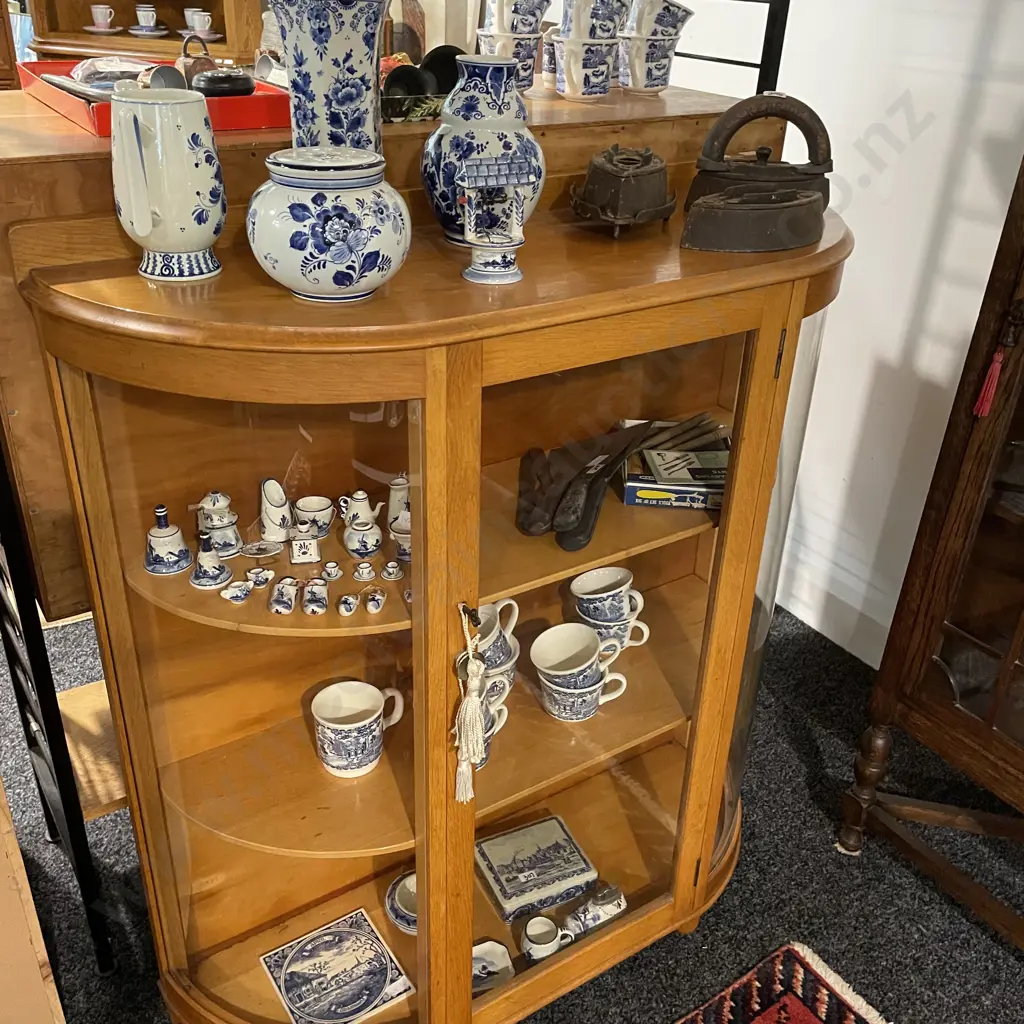 Vintage Art Deco Solid Light Oak Bow Front Display Cabinet. Glass Front, 2 Shelves, Lockable with Key. H102 W92 D32 Image 1++