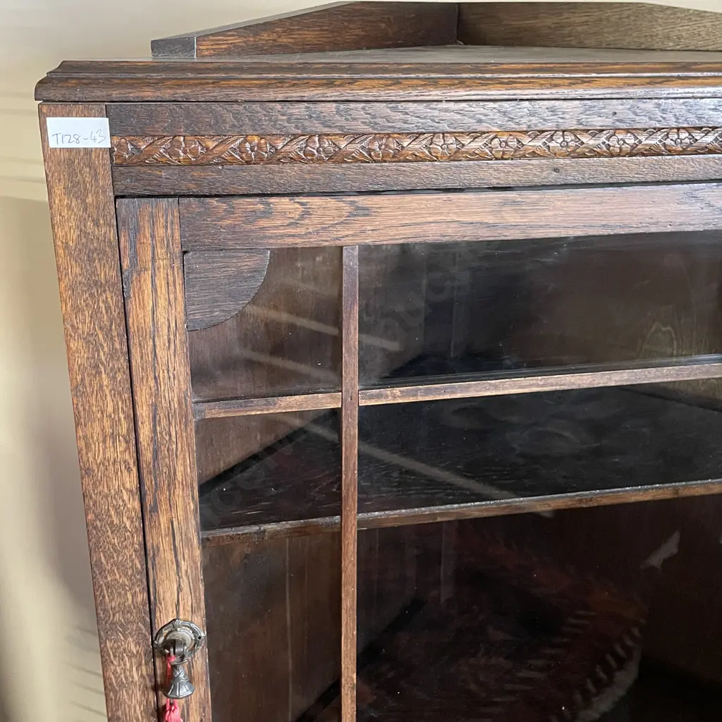Vintage Tri Footed Oak Glass Front Corner Unit. SIngle Glass door, 2 internal Shelves, can be Floor or Wall Mounted. Image 1++