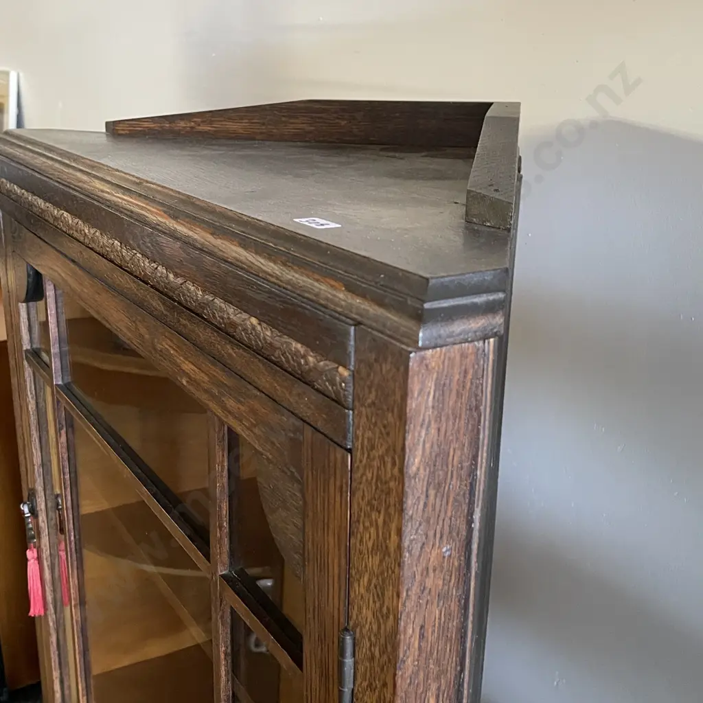 Vintage Tri Footed Oak Glass Front Corner Unit. SIngle Glass door, 2 internal Shelves, can be Floor or Wall Mounted. Image 1++