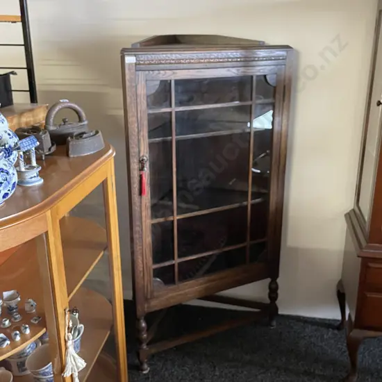 Vintage Tri Footed Oak Glass Front Corner Unit. SIngle Glass door, 2 internal Shelves, can be Floor or Wall Mounted.