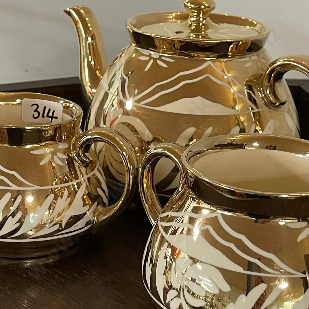 Vintage Gibson, England 3 piece Gilded Teaset with teapot, cream jug and sugar bowl Image 1++