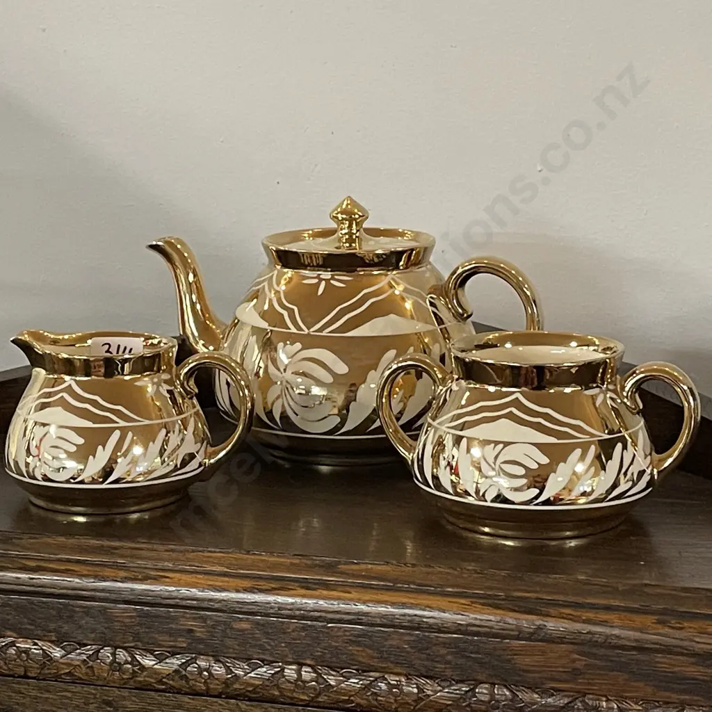 Vintage Gibson, England 3 piece Gilded Teaset with teapot, cream jug and sugar bowl Image 1++