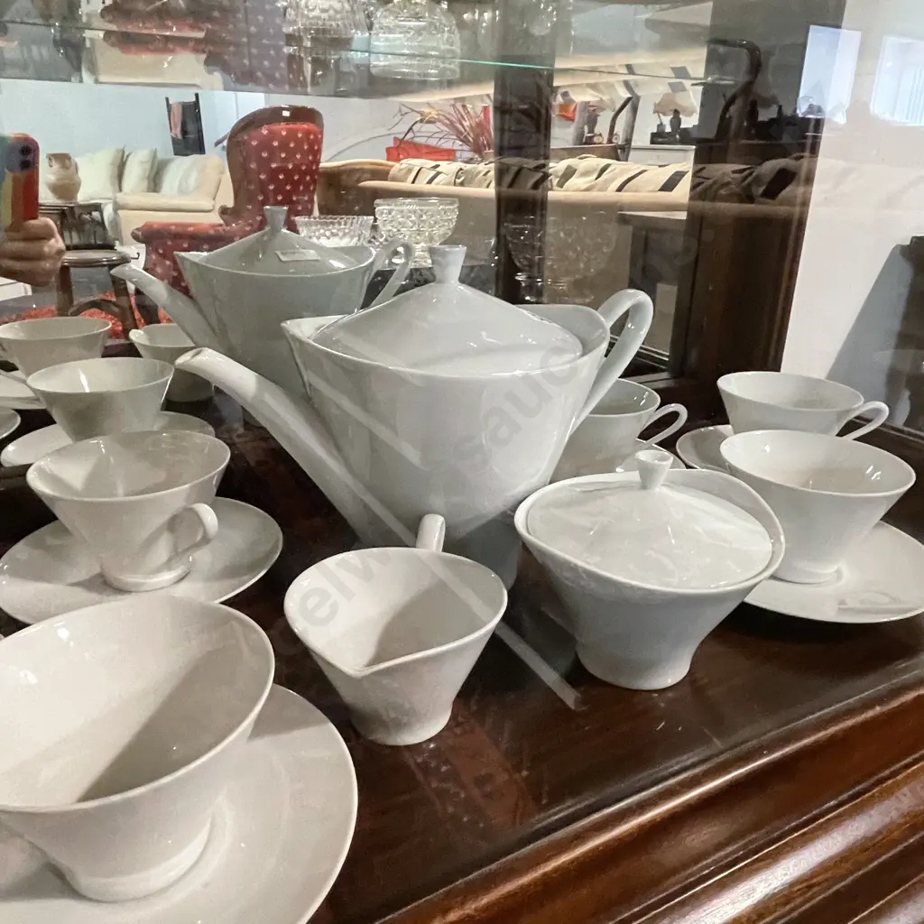 Hutschenreuther Mid Century 15 Piece White porcelain teaset Image 1++