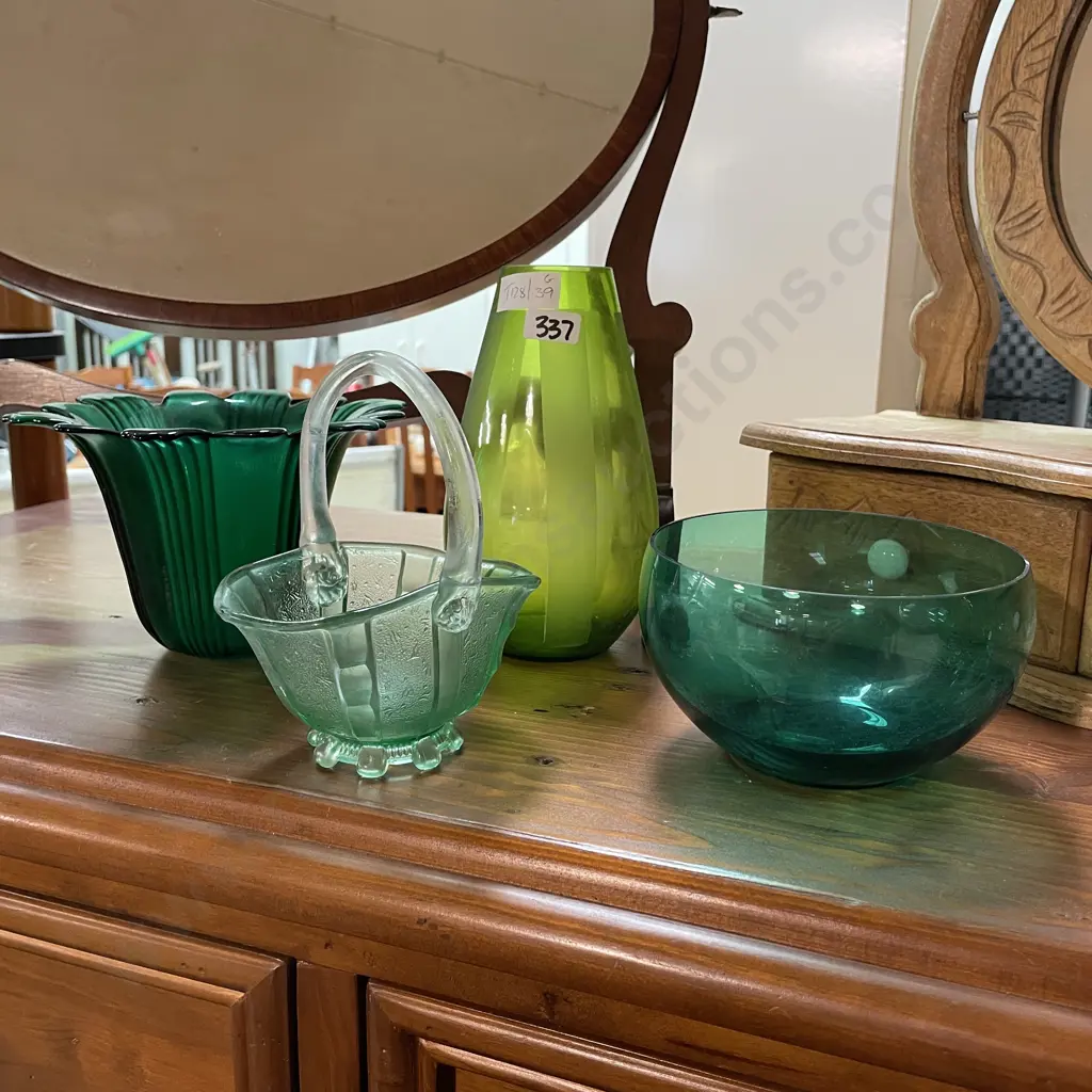 Assorted Art Glass items. Various Green colours Image 1++