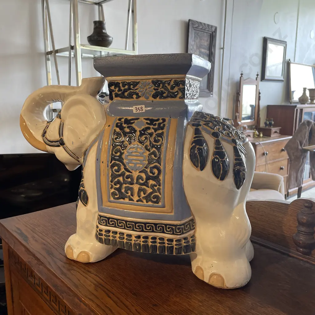 Large Ceramic Elephant Plant Stand H43 L57cm Image 1++