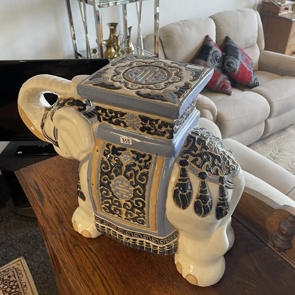 Large Ceramic Elephant Plant Stand H43 L57cm Image 1++