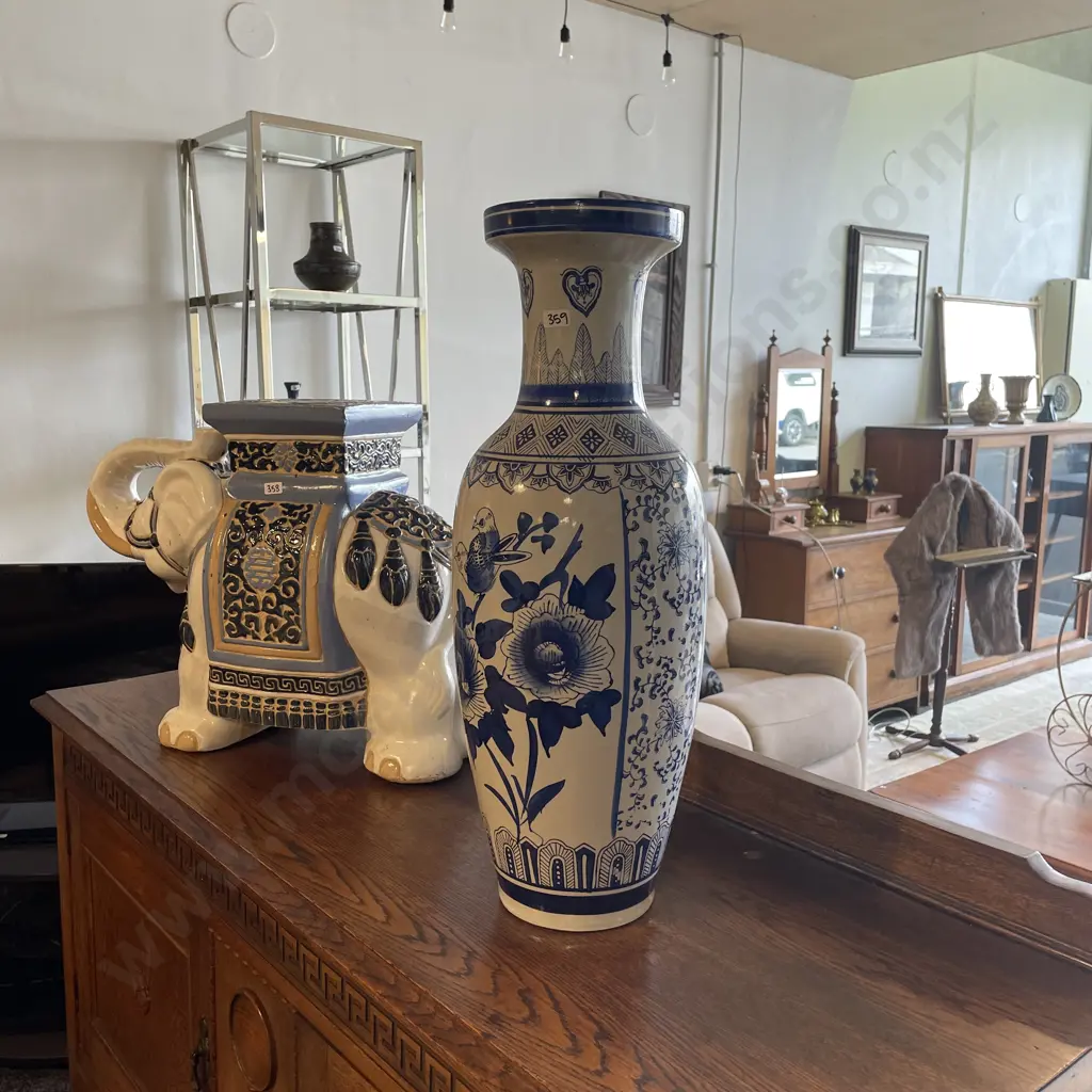 Large Vintage Chinoiserie Flow blue and white Porcelain Baluster Floor Vase. H60cm Image 1++