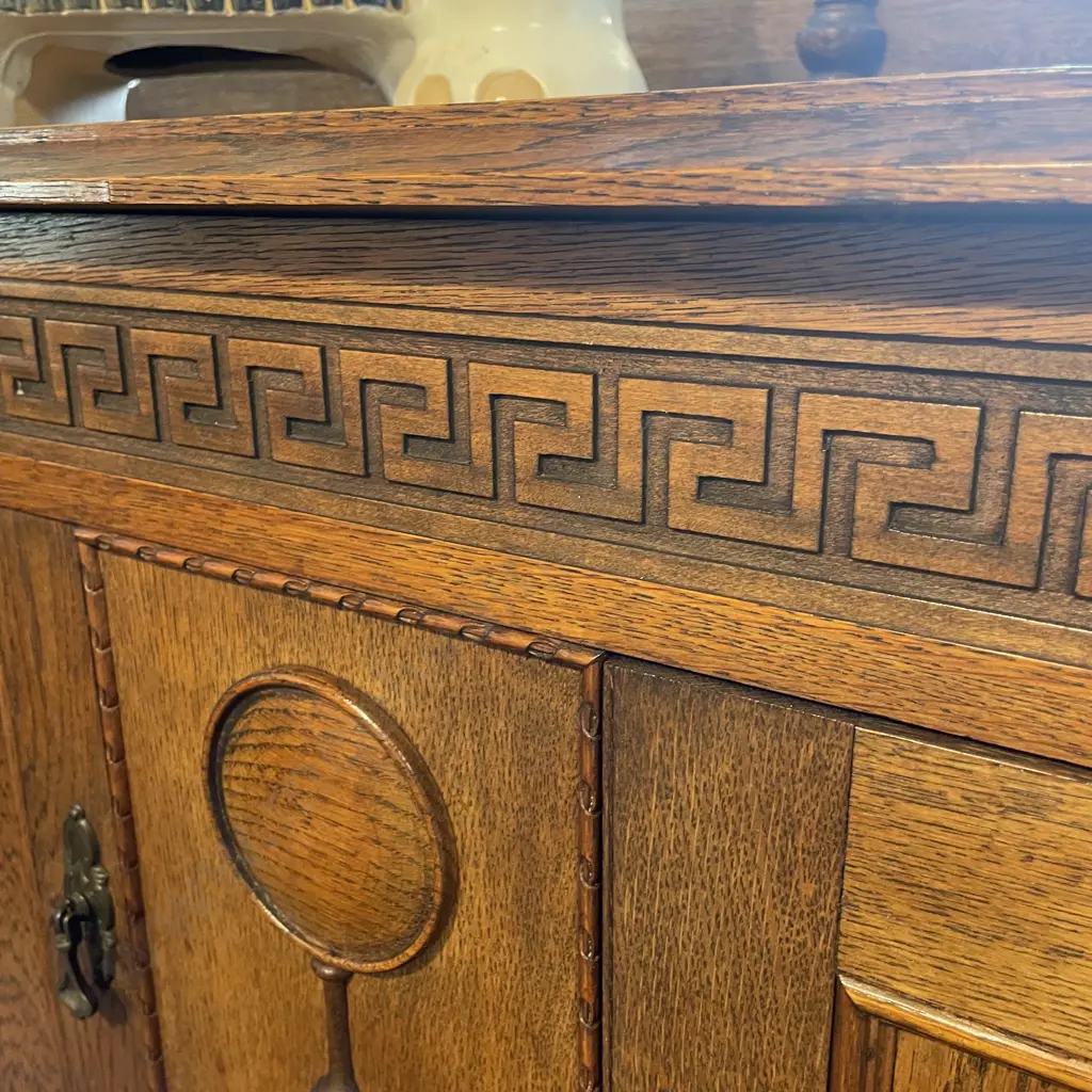 Vintage Solid Oak Art Deco Sideboard/Buffet, 2 Door 2 Drawer, Ornate Detail with Carved Keyhole Border, L138 H112 D47cm Image 1++