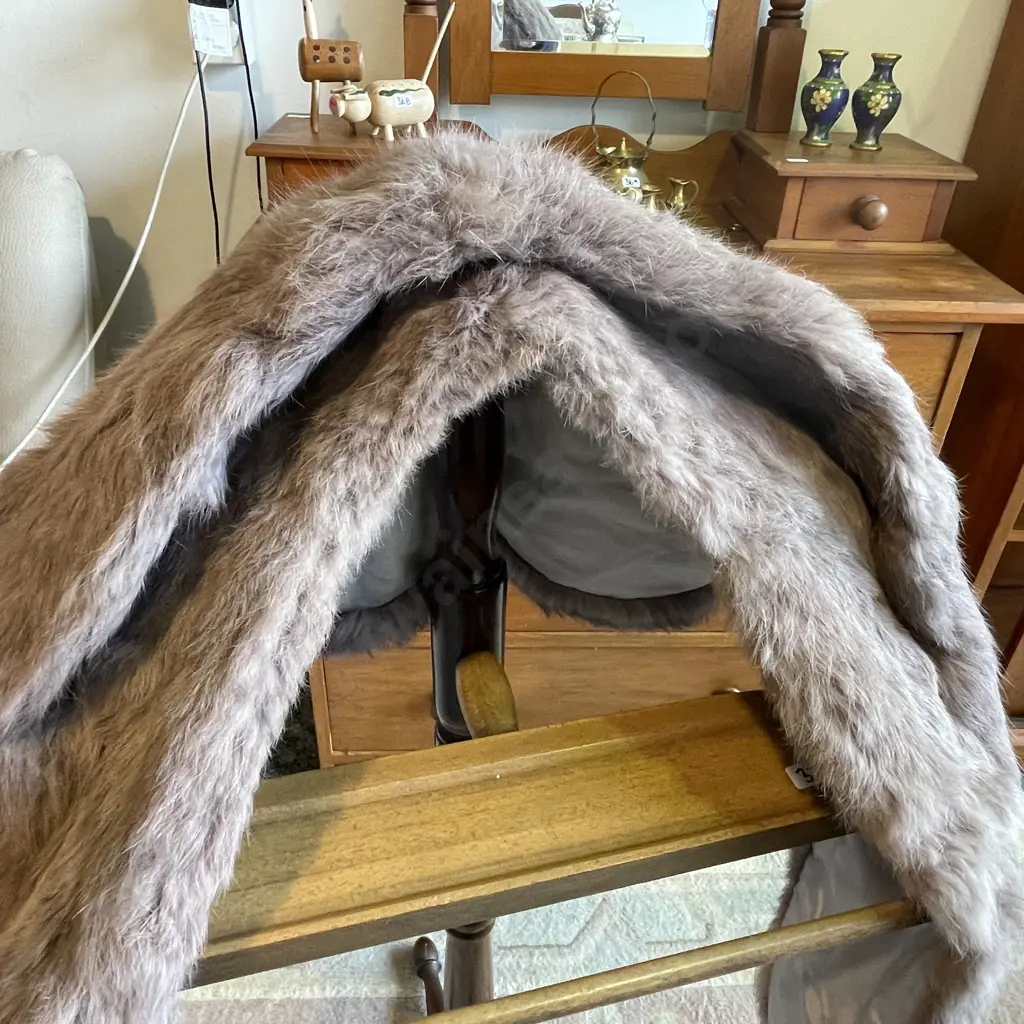 Vintage Fur Stole, Silk Lined. Mauve Grey Colourway Image 1++