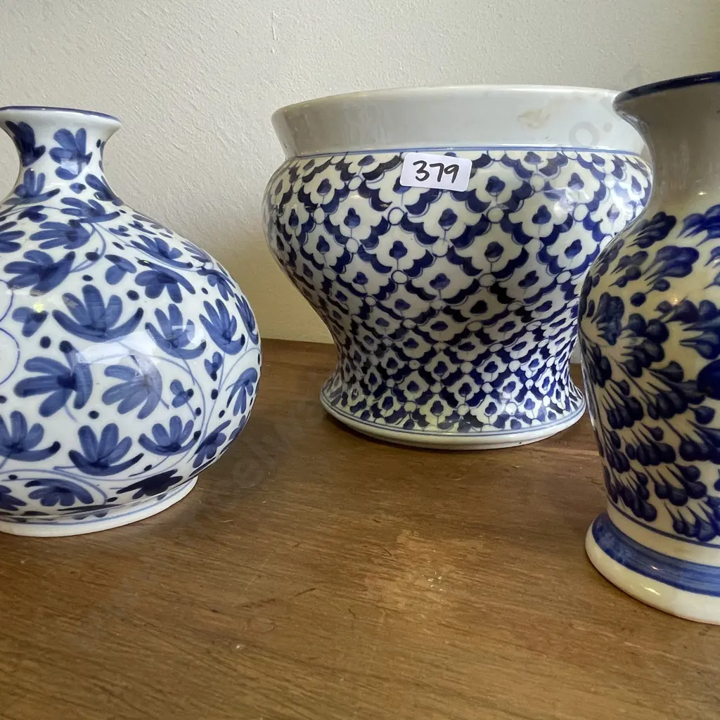 Assortment of flow blue and white items including Jardinere and 2 vases Image 1++