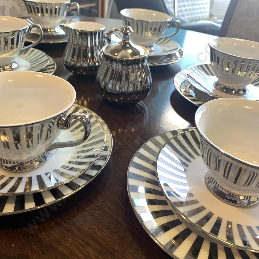 Ciroa Luxe Porcelain Tea Set with Metallic Accent Detail, as new condition Image 1++
