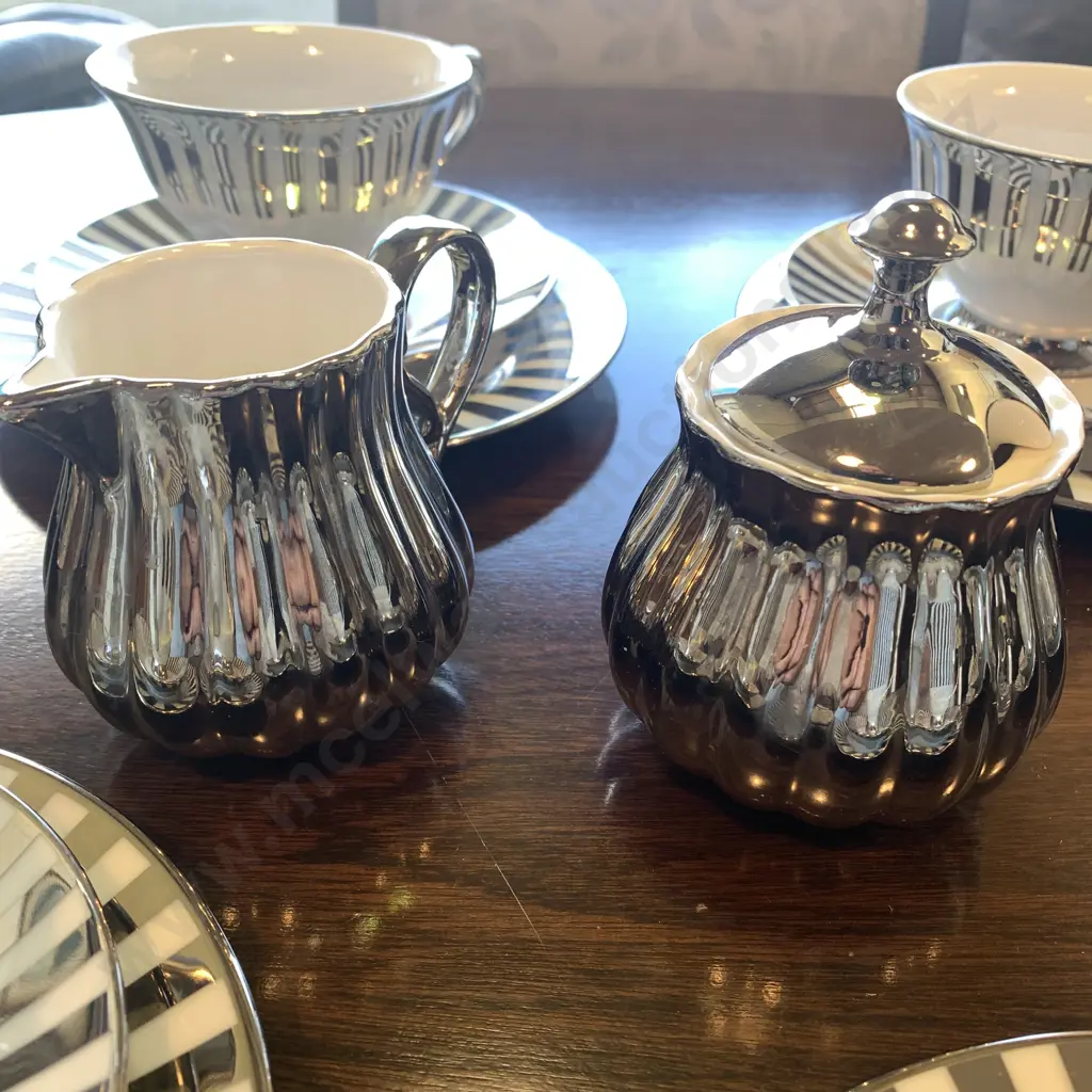 Ciroa Luxe Porcelain Tea Set with Metallic Accent Detail, as new condition Image 1++