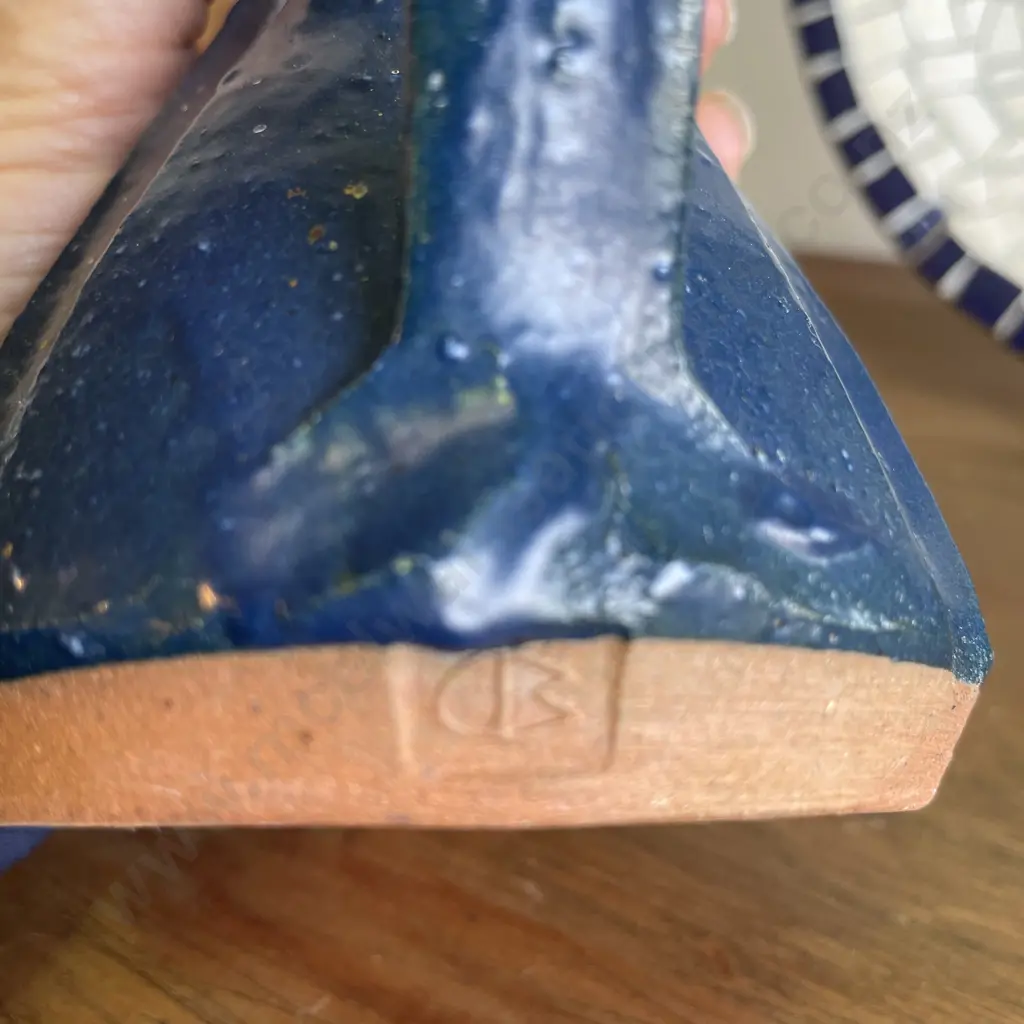 Flow Blue and White Willow mosaic plate with signed Art pottery vase with Mid Century Art Glass Bowl, finger border H9cm Image 1++