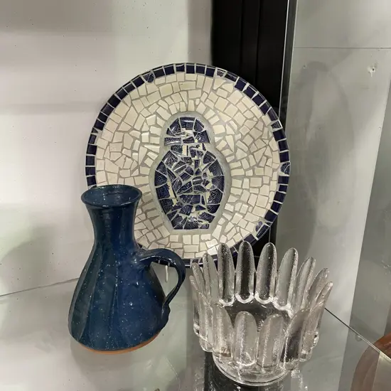 Flow Blue and White Willow mosaic plate with signed Art pottery vase with Mid Century Art Glass Bowl, finger border H9cm