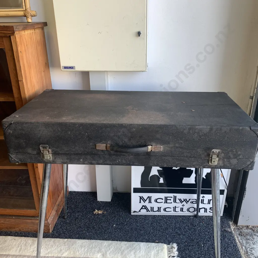 Vintage Cased Jumbo 61 R6 Electric Piano with Polished Wood Finish Image 1++