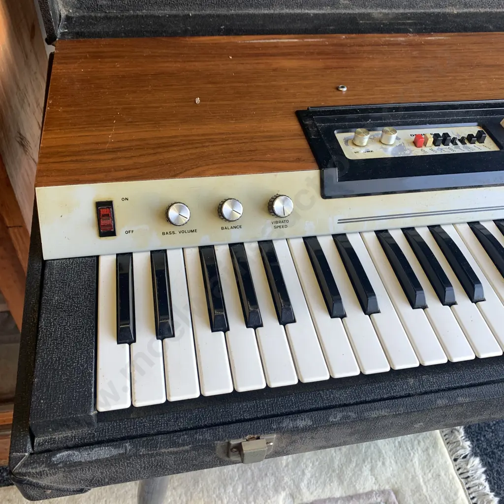 Vintage Cased Jumbo 61 R6 Electric Piano with Polished Wood Finish Image 1++