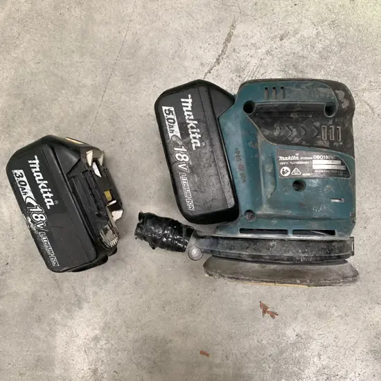 Makita 18V Orbital Sander with 2 X 18 V Battery, Model DB0180