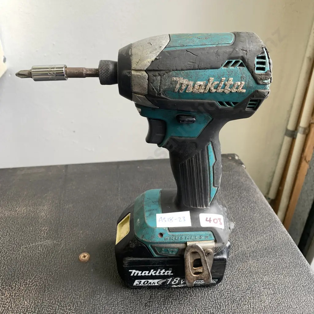 Makita 18V Impact Driver and Battery Image 1++