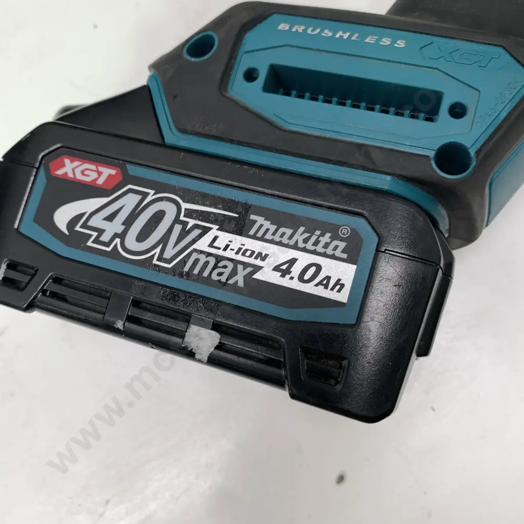 Makita 18 V Grinder - model GA036G with 40 V Battery Image 1++