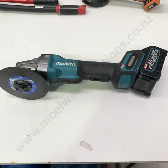 Makita 18 V Grinder - model GA036G with 40 V Battery