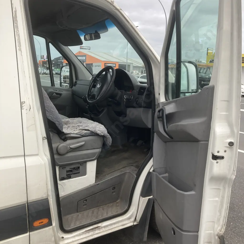 2006 Volkswagen Crafter 35 LWB 100 6M,DQK887, Diesel, Manual, 704227KMs, Reg 4/1/2023, WOF 12/3/2023, RUC 705000kms Image 1++