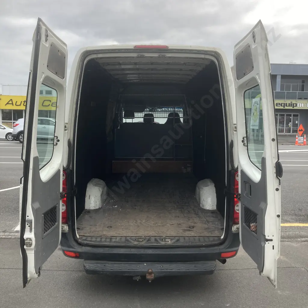 2006 Volkswagen Crafter 35 LWB 100 6M,DQK887, Diesel, Manual, 704227KMs, Reg 4/1/2023, WOF 12/3/2023, RUC 705000kms Image 1++