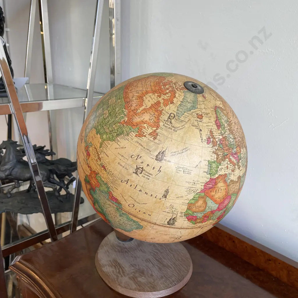 Vintage Readers Digest World Antique Spot Globe Lamp on Plastic Base, Good Working Condition, Made in Denmark, H40cm Image 1++