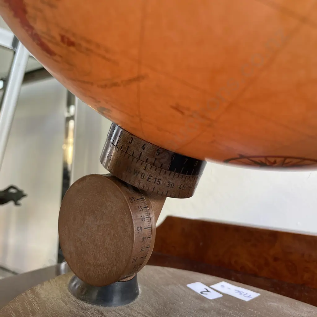 Vintage Readers Digest World Antique Spot Globe Lamp on Plastic Base, Good Working Condition, Made in Denmark, H40cm Image 1++
