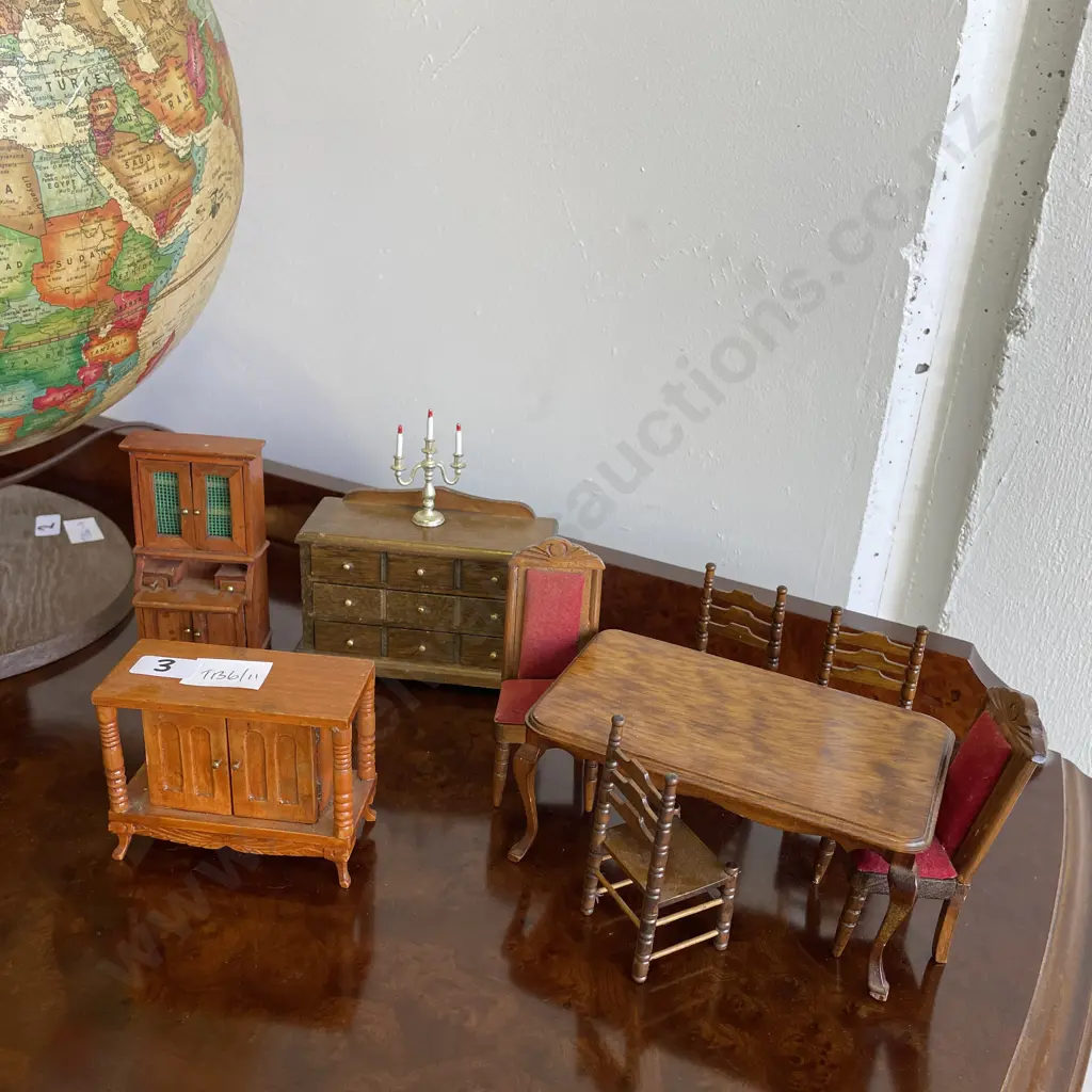 Collection of Miniature Doll House Furniture etc Image 1++