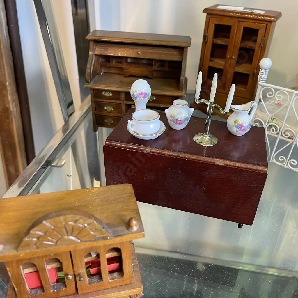 Collection of Miniature Doll House Furniture etc Image 1++