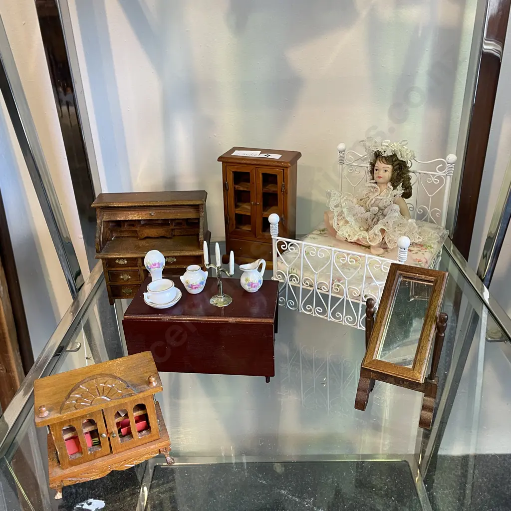 Collection of Miniature Doll House Furniture etc Image 1++