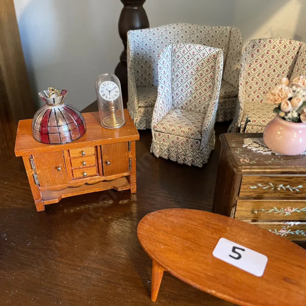 Collection of Miniature Dolls House Furniture and Accessories Image 1++