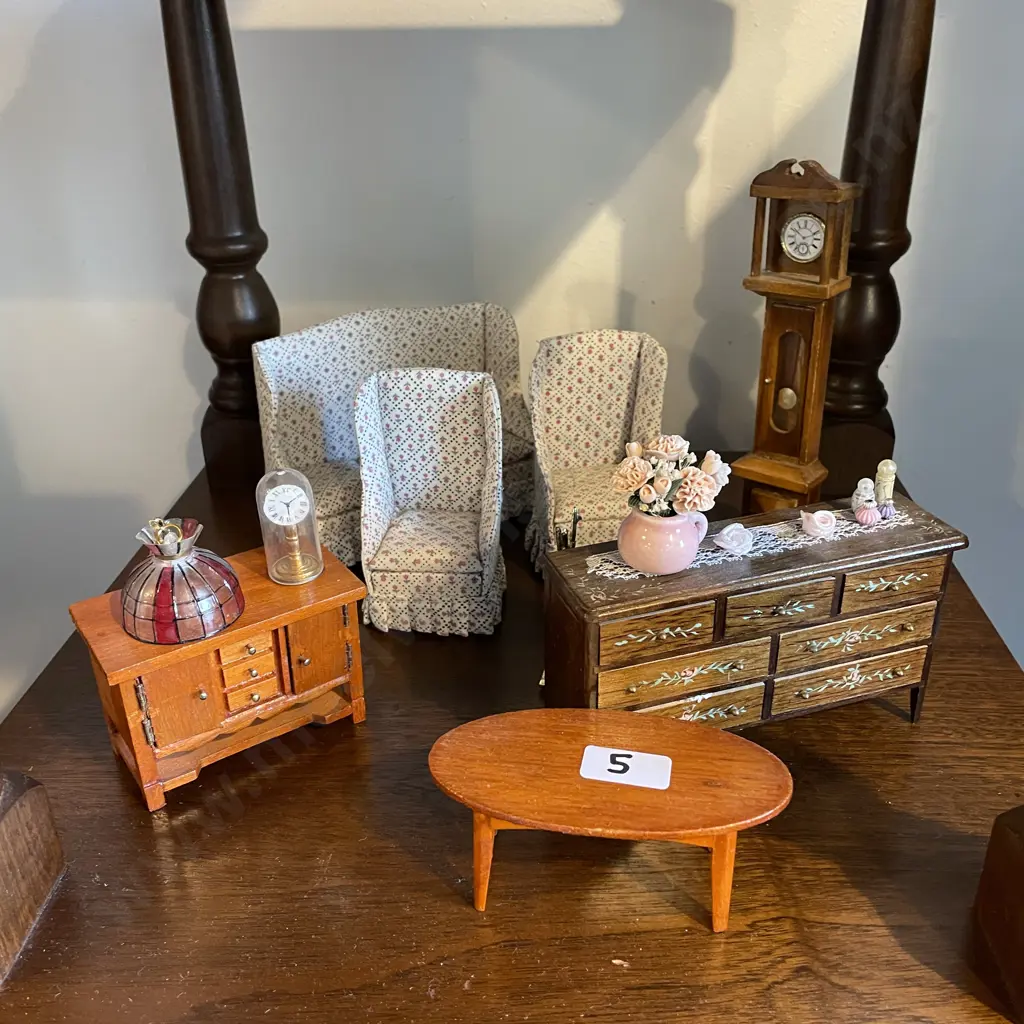 Collection of Miniature Dolls House Furniture and Accessories Image 1++