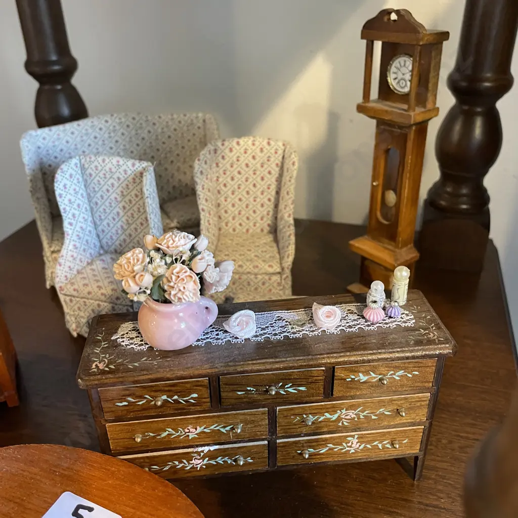 Collection of Miniature Dolls House Furniture and Accessories Image 1++