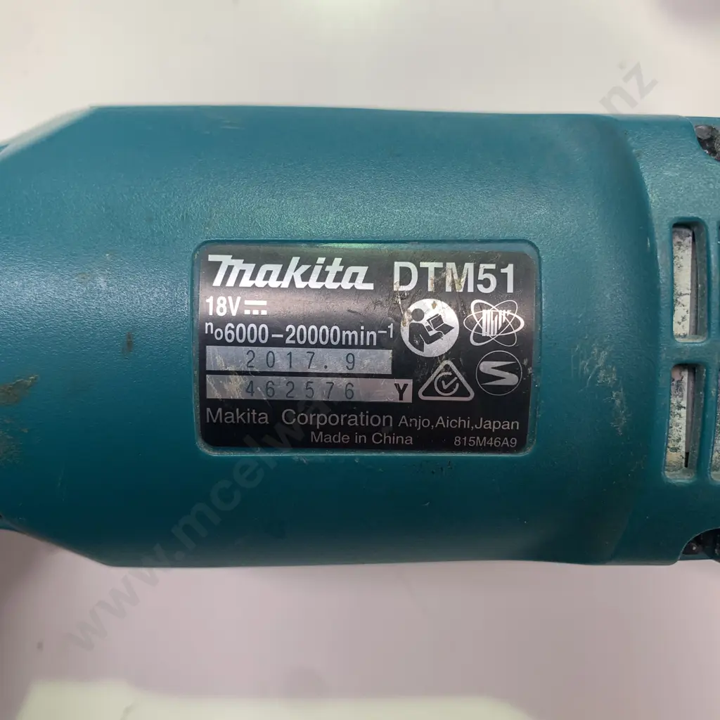 Makita Multitool Model DTM51, Skinless, with Blades Image 1++