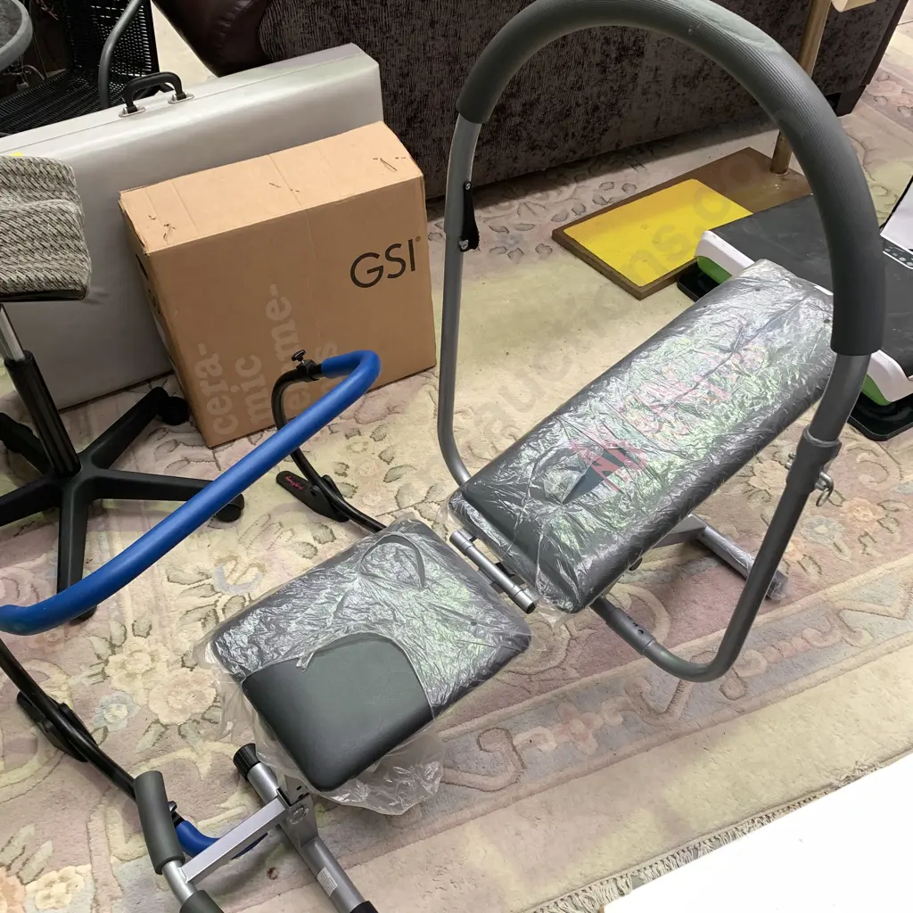 AB King Pro Work out Bench in as new condition with Bonus Body Shaping Equipment Image 1++