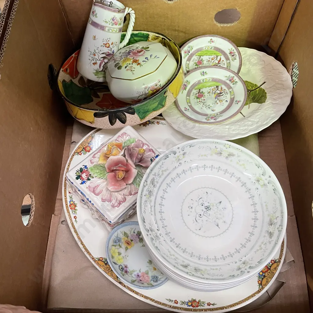 Box of Assorted China/porcelain Image 1++