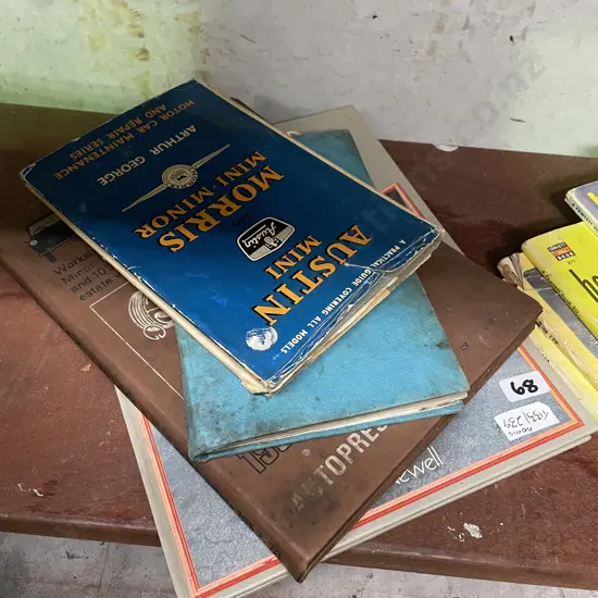 Assorted Vintage Morris Car Workshop Manuals