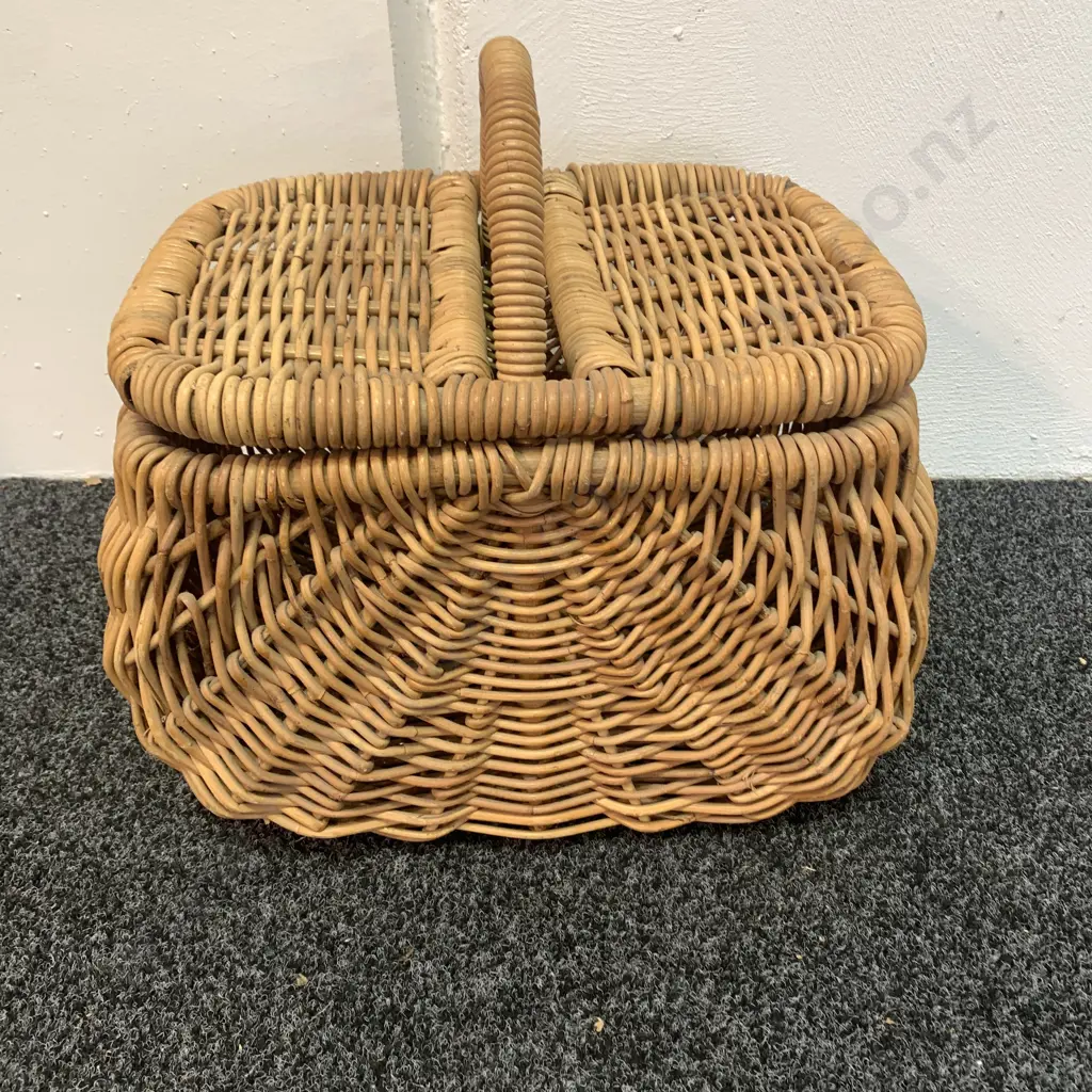 Cane Picnic Hamper, H41cm W41cm Image 1++