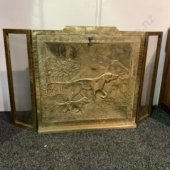 Vintage Fire Screen with moulded beaten brass of hunting dog scene. Mesh tri sides, Removable central panel, H74 W115cm