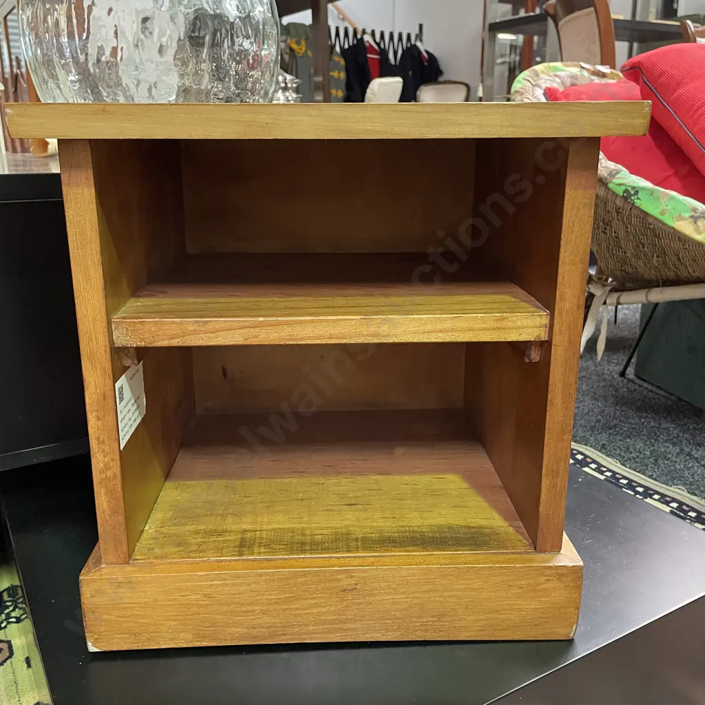 Small Rimu Book Shelf Bedside Image 1++