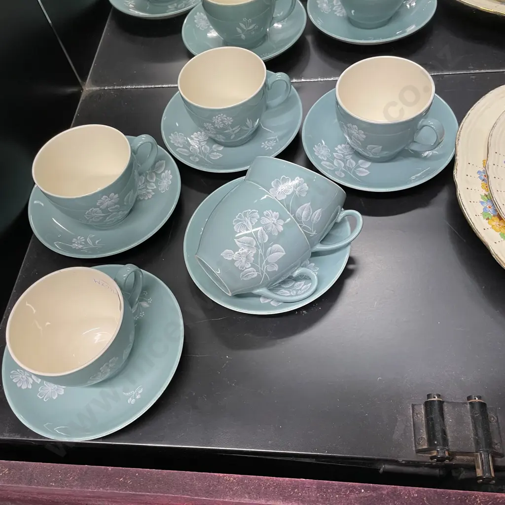 Crown Lynn "Rembrandt" Teaware. 6 cups, 5 saucers Image 1++