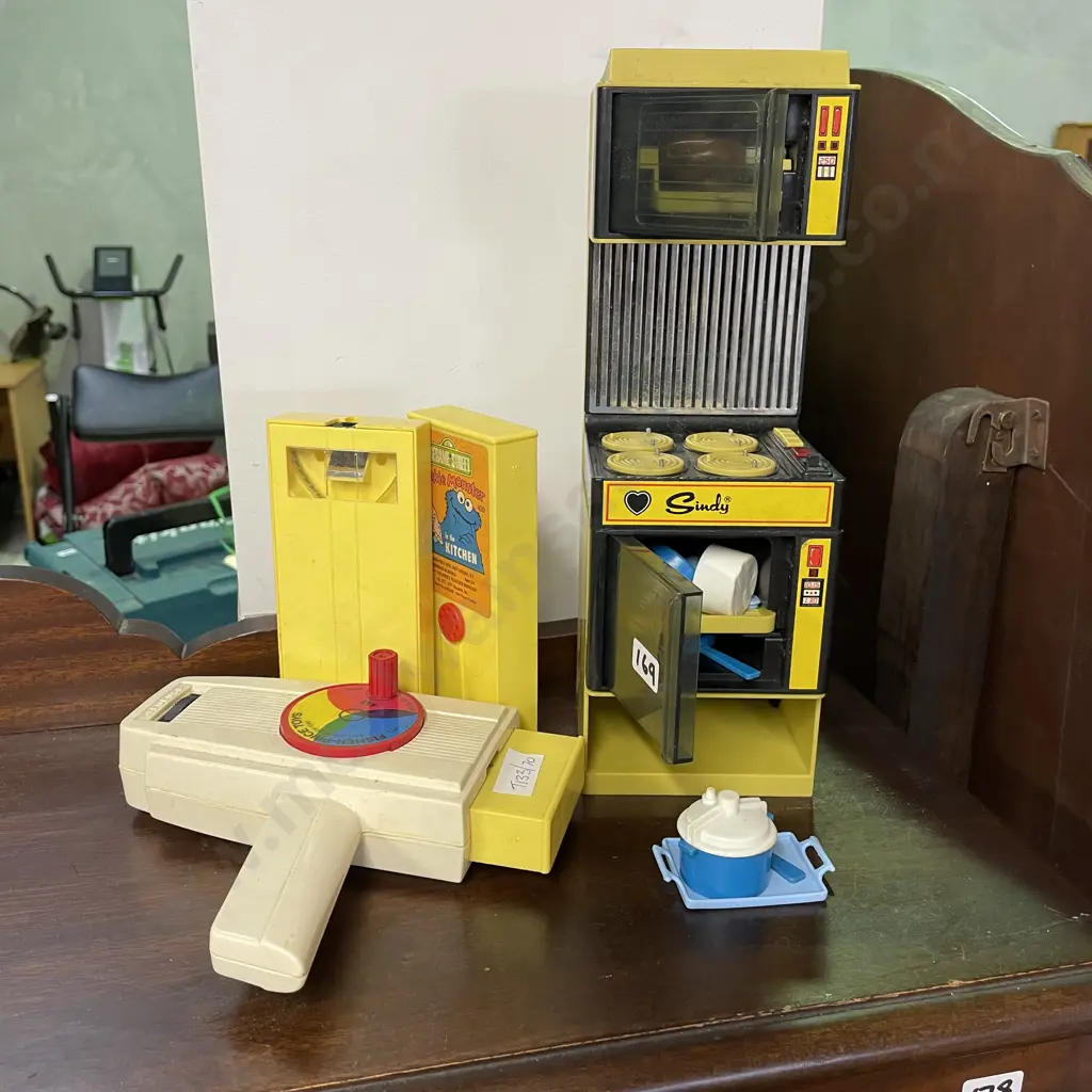 Vintage Fisher-Price Movie Camera with Sesame Street Cartridges and Vintage Sindy Oven/stove/micro unit and accessories Image 1++