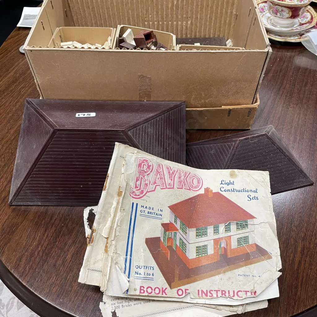 Vintage Bayko Light Construction Set - Outfits Number 1-6, with Book of Instructions Image 1++