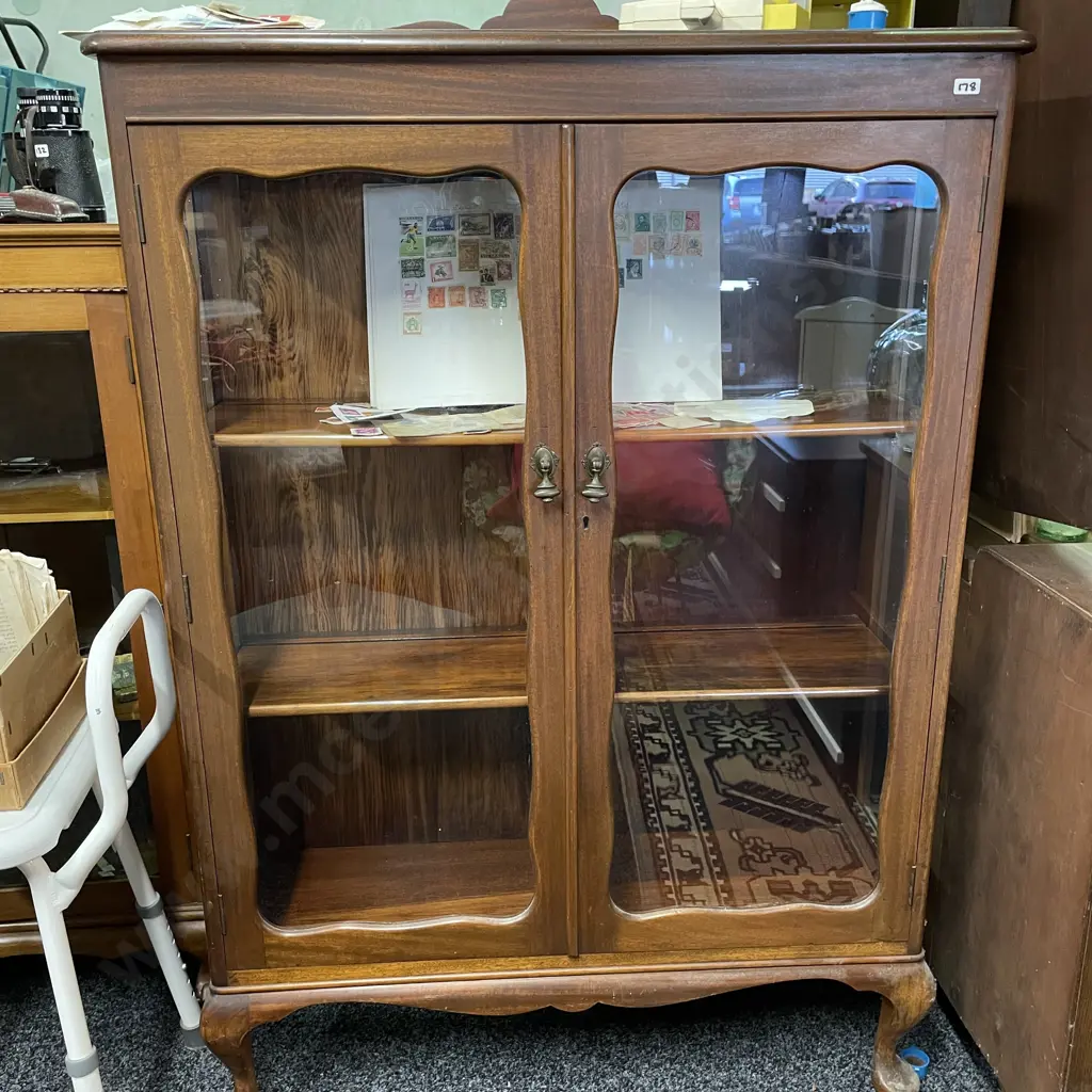 Antique Mahogany Solid Wood Display Cabinet. Two glass doors, original handles. Queen Anne legs. H130 W88 D30cm Image 1++