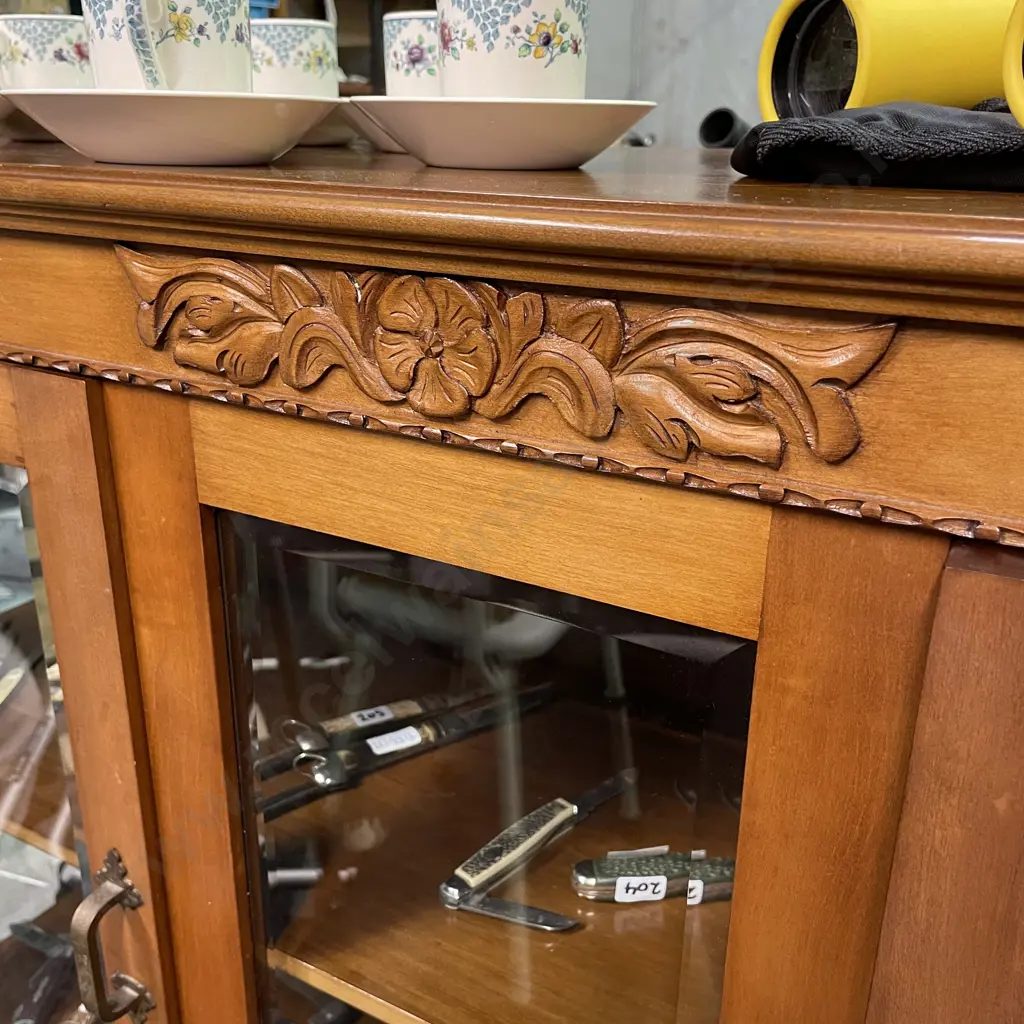 Antique Solid Wood Display Cabinet. Two door, bevelled glass, 3 internal shelves. Claw Feet, lockable with key Image 1++