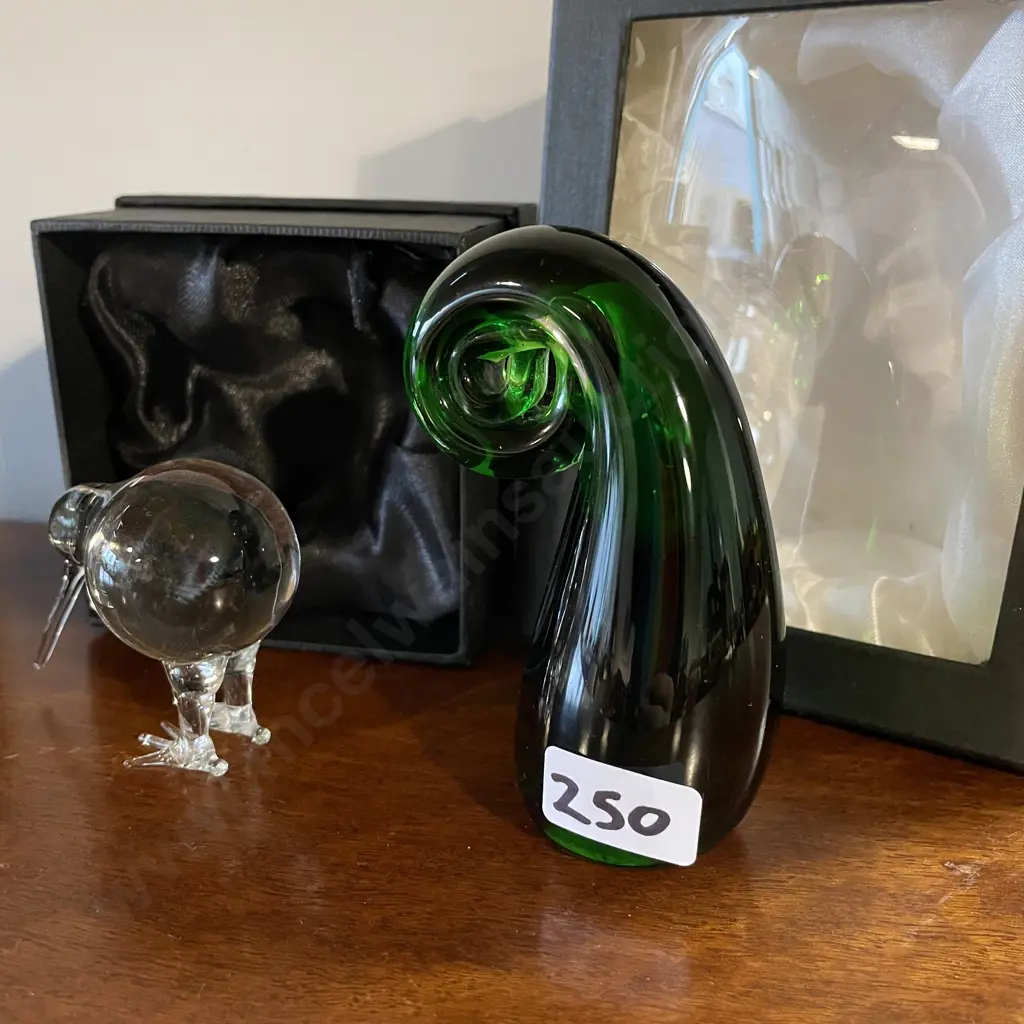 Four Art Glass Kiwiana items including paperwieghts, Kiwi and Koru Image 1++