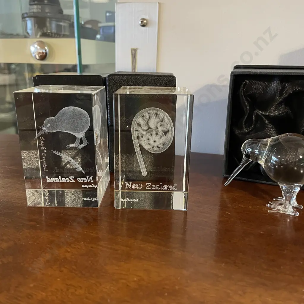 Four Art Glass Kiwiana items including paperwieghts, Kiwi and Koru Image 1++