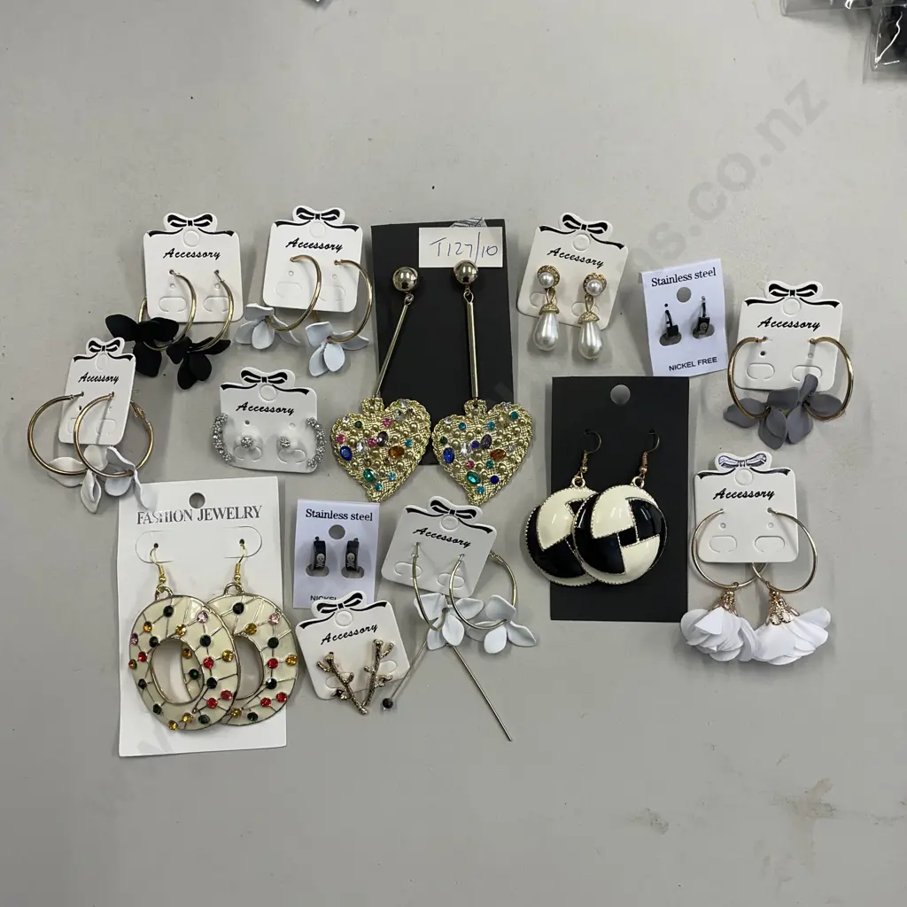 Assortment of Costume Jewellery As New Earrings Image 1++
